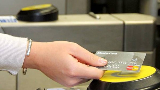 Curitiba testa tecnologia de pagamento de passagem com cartão de aproximação