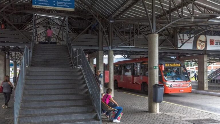 O que fazer no Terminal de ônibus de Pinhais?